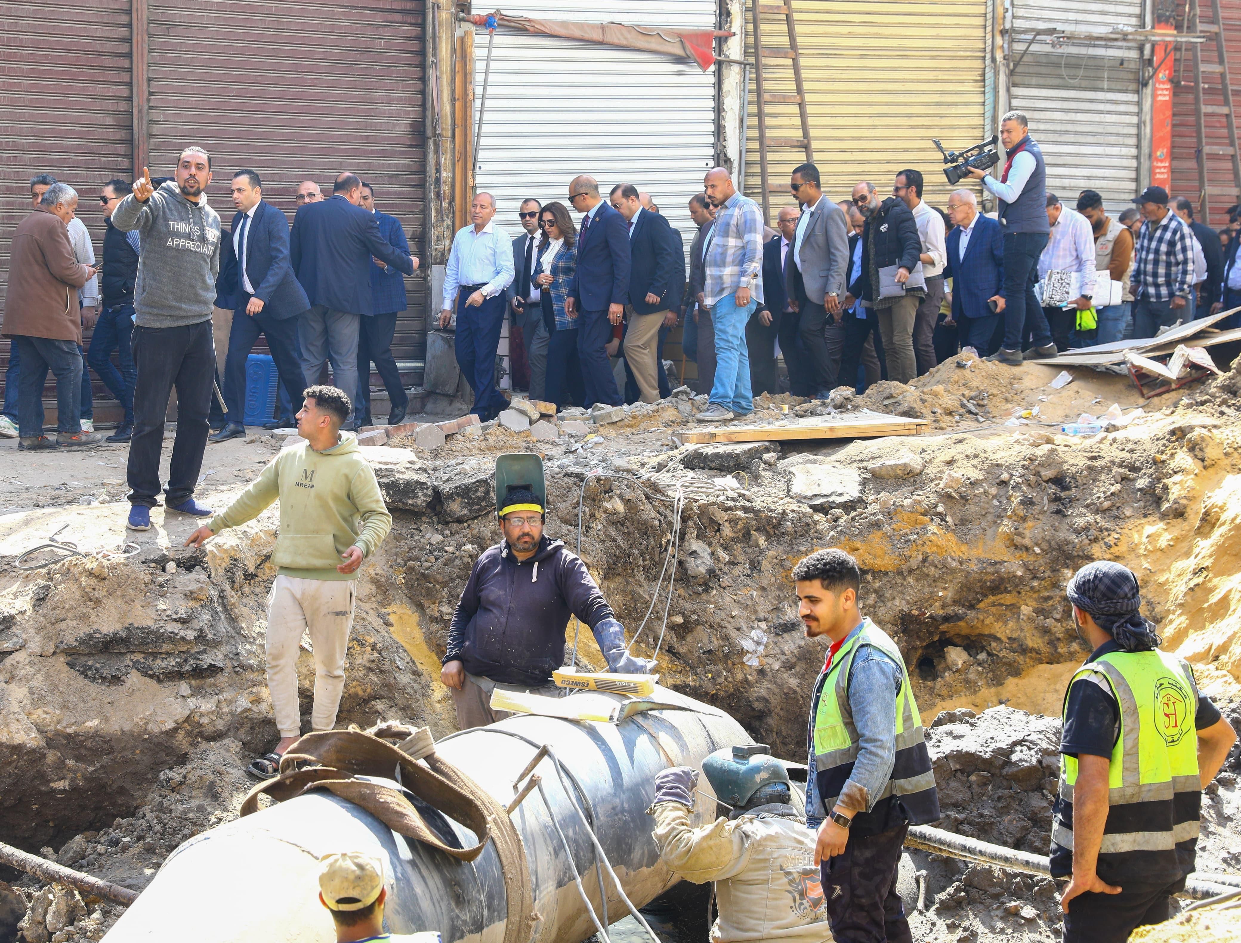 وزيرة التنمية المحلية ومحافظ القاهرة يتفقدان المرحلة الأولى من تطوير سوق العتبة