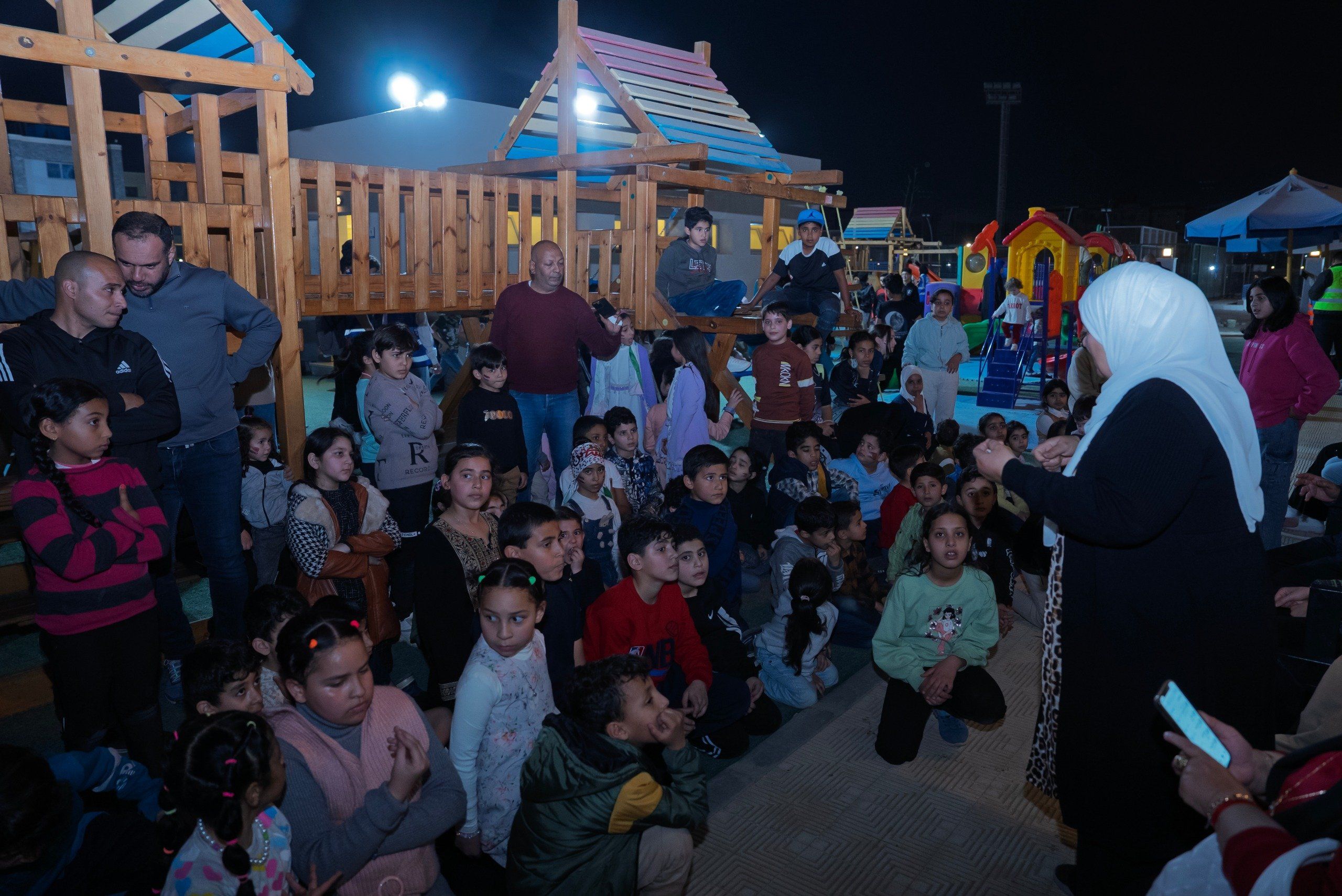 حياة كريمة تنظم قوافل السعادة لدعم الأسر الفلسطينية بالتعاون مع الجهات الشريكة.. فيديو