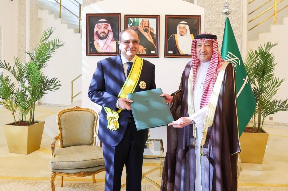 تقليد السفيرين الفلسطيني والمصري وشاح الملك عبدالعزيز