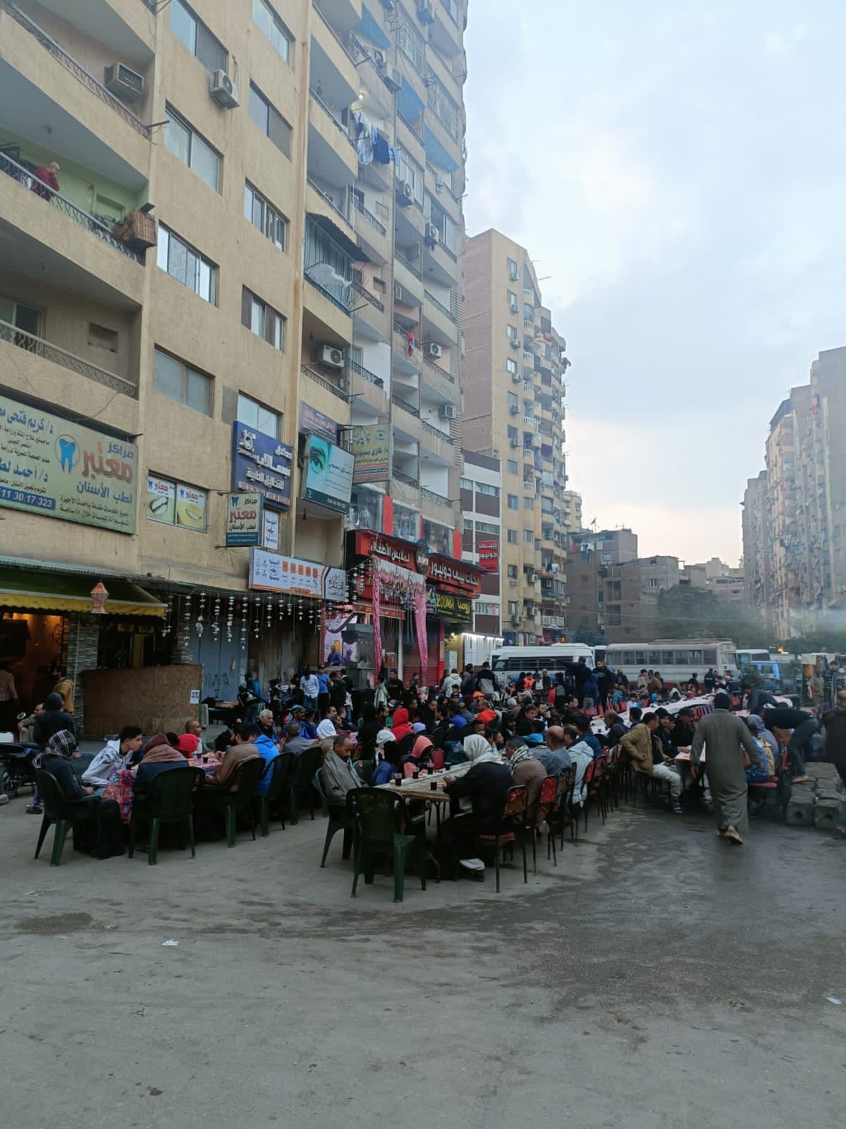 للعام التاسع.. مائدة إفطار شباب فيصل تجمع الأهالى والوافدين طول الشهر.. صور