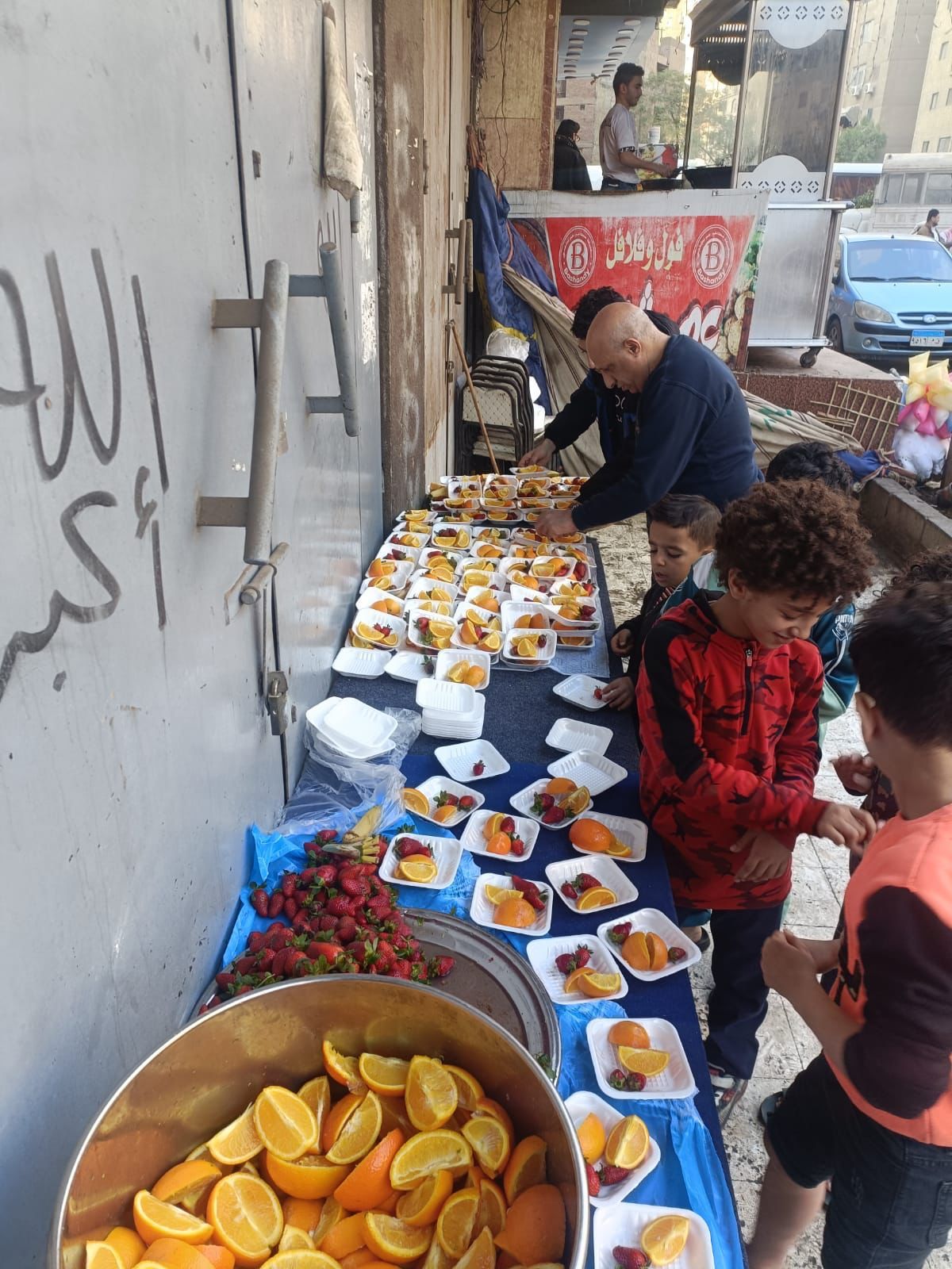 للعام التاسع.. مائدة إفطار شباب فيصل تجمع الأهالى والوافدين طول الشهر.. صور