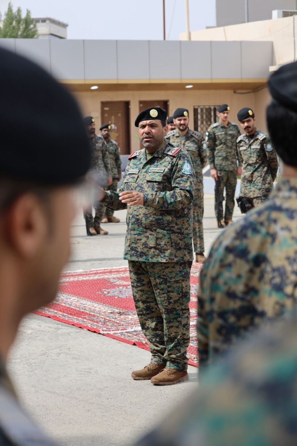 وكيل وزارة الداخلية يتفقّد قوات الأفواج بمنطقة نجران