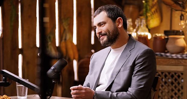 سامر إسماعيل يكشف قصة حبه لزوجته.. وهكذا بدأ مشواره!