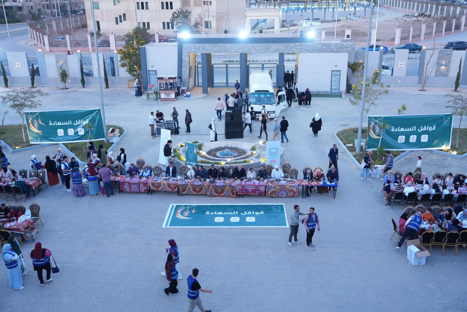 حياة كريمة تنظم قوافل السعادة لدعم الأسر الفلسطينية بالتعاون مع الجهات الشريكة.. فيديو