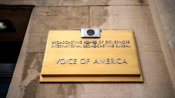 الإدارة الأميركية تسرح موظفي وسائل إعلامية