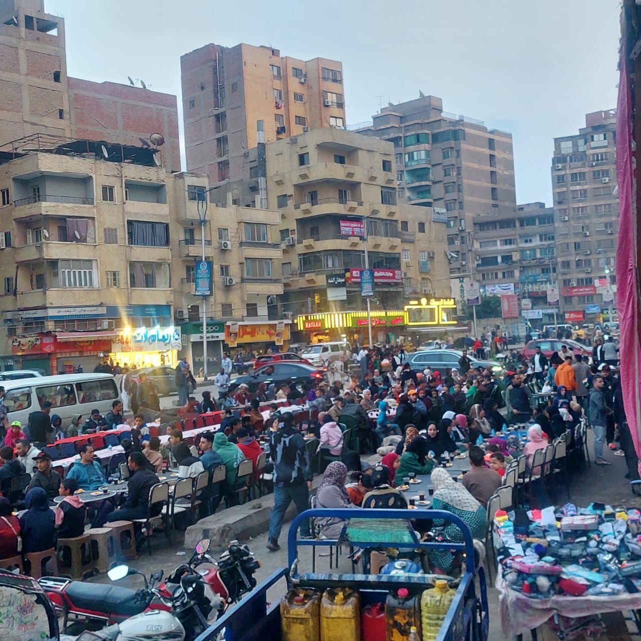 للعام التاسع.. مائدة إفطار شباب فيصل تجمع الأهالى والوافدين طول الشهر.. صور