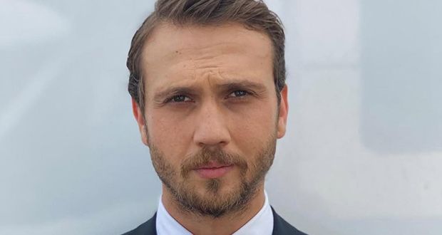 أراس بولوت يتعرض لإصابة خطرة في كواليس “العبقري”