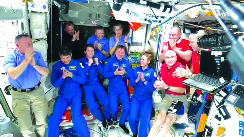 الامارات | مركبة تحمل طاقماً بديلاً تلتحم بمحطة الفضاء الدولية