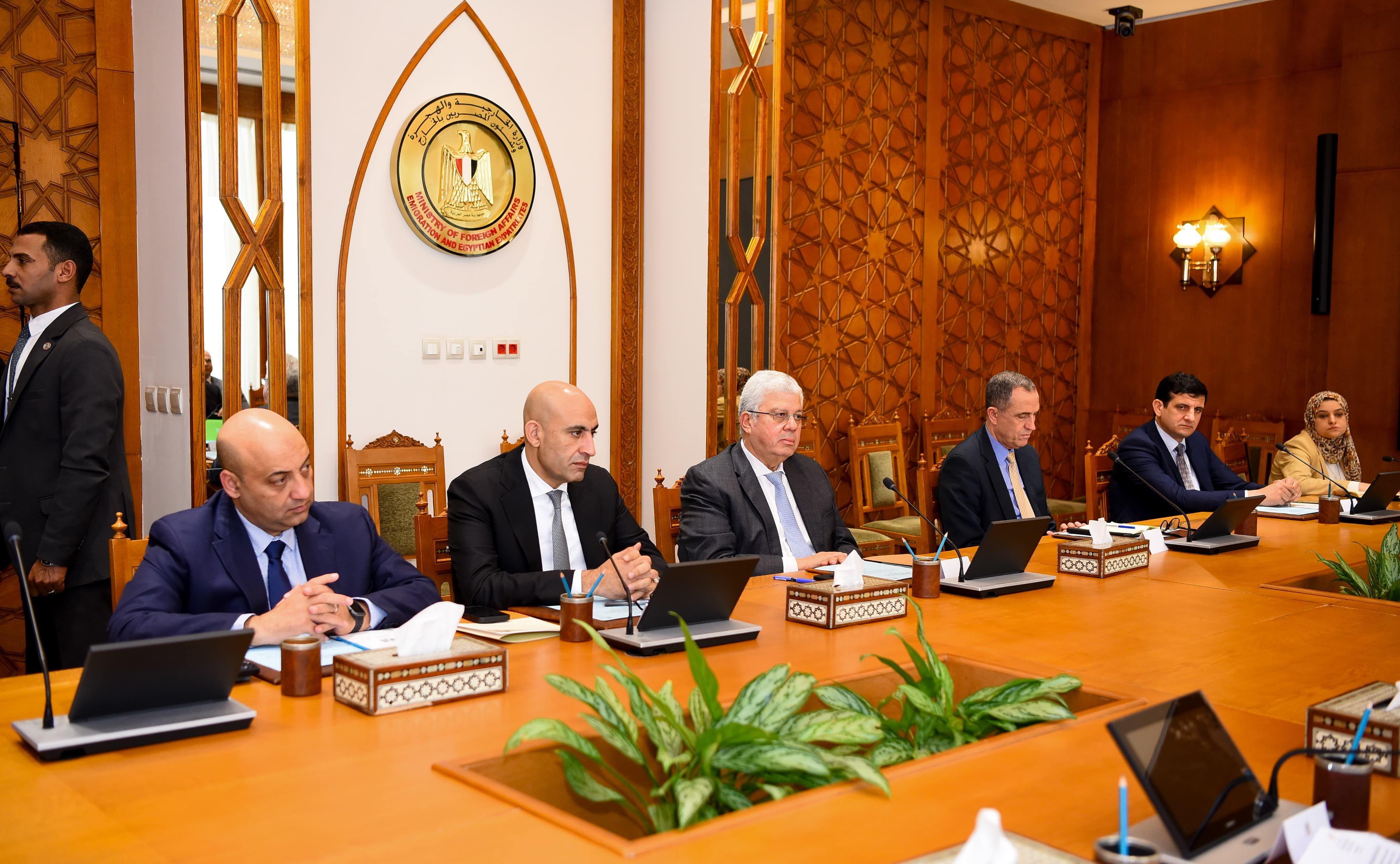 وزير الخارجية والهجرة يستقبل وزراء التعليم العالى والتربية والتعليم والعمل