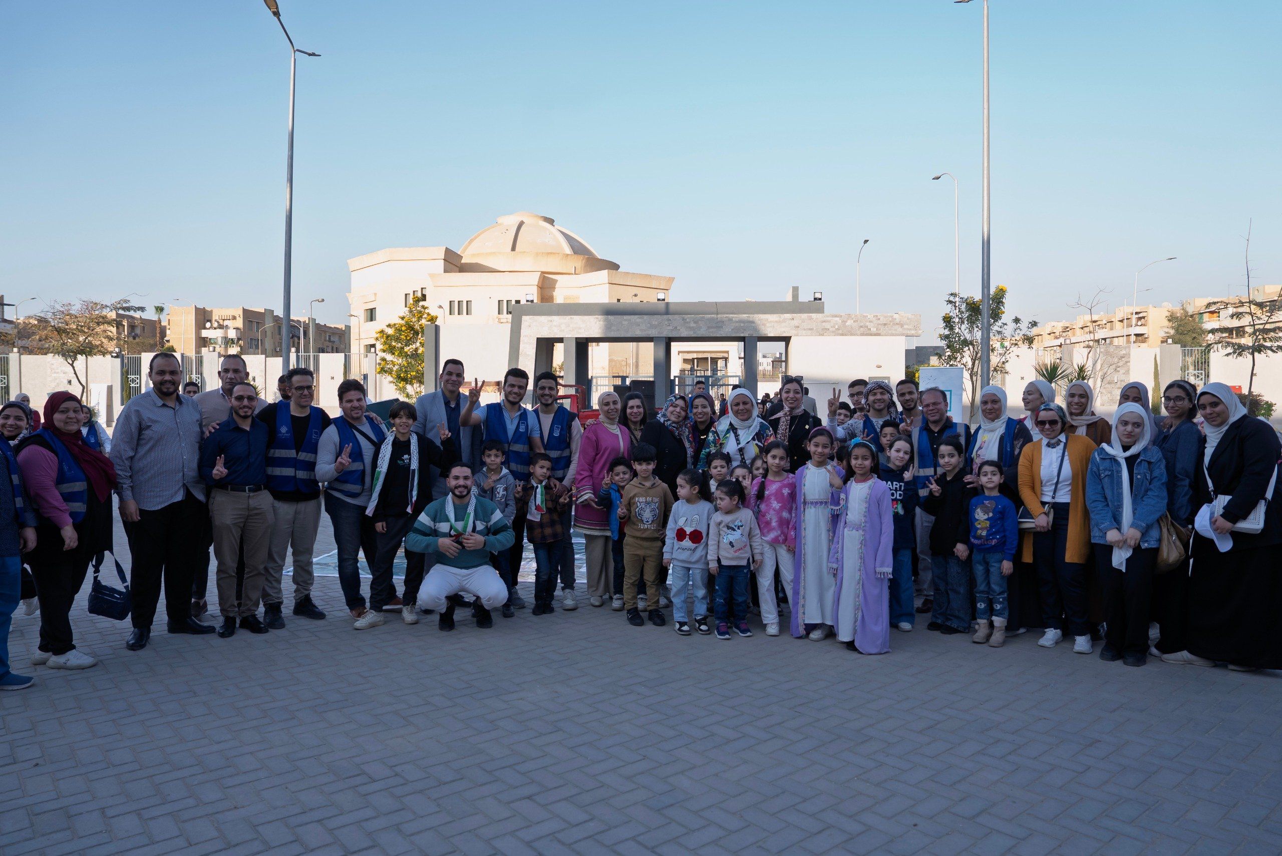 حياة كريمة تنظم قوافل السعادة لدعم الأسر الفلسطينية بالتعاون مع الجهات الشريكة.. فيديو