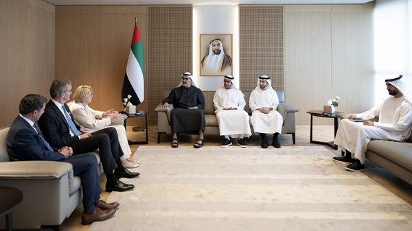 خالد بن محمد بن زايد يستقبل الإدارة التنفيذية لمستشفى كليفلاند كلينك - الولايات المتحدة