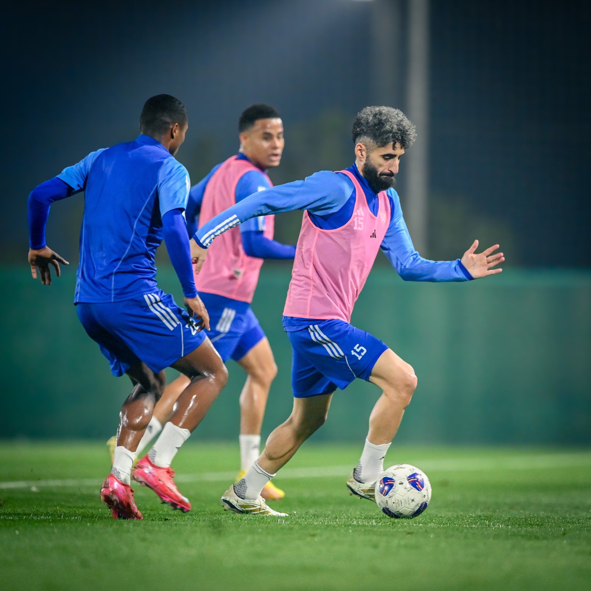 الامارات | منتخب الإمارات يستعد لخوض مباراة إيران بتشكيلة جديدة في تصفيات كأس العالم