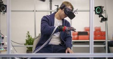 تكنولوجيا: زوكربيرج يتوقع نهاية الهواتف المحمولة.. ويؤكد "النظارات الذكية" ستحل محلها