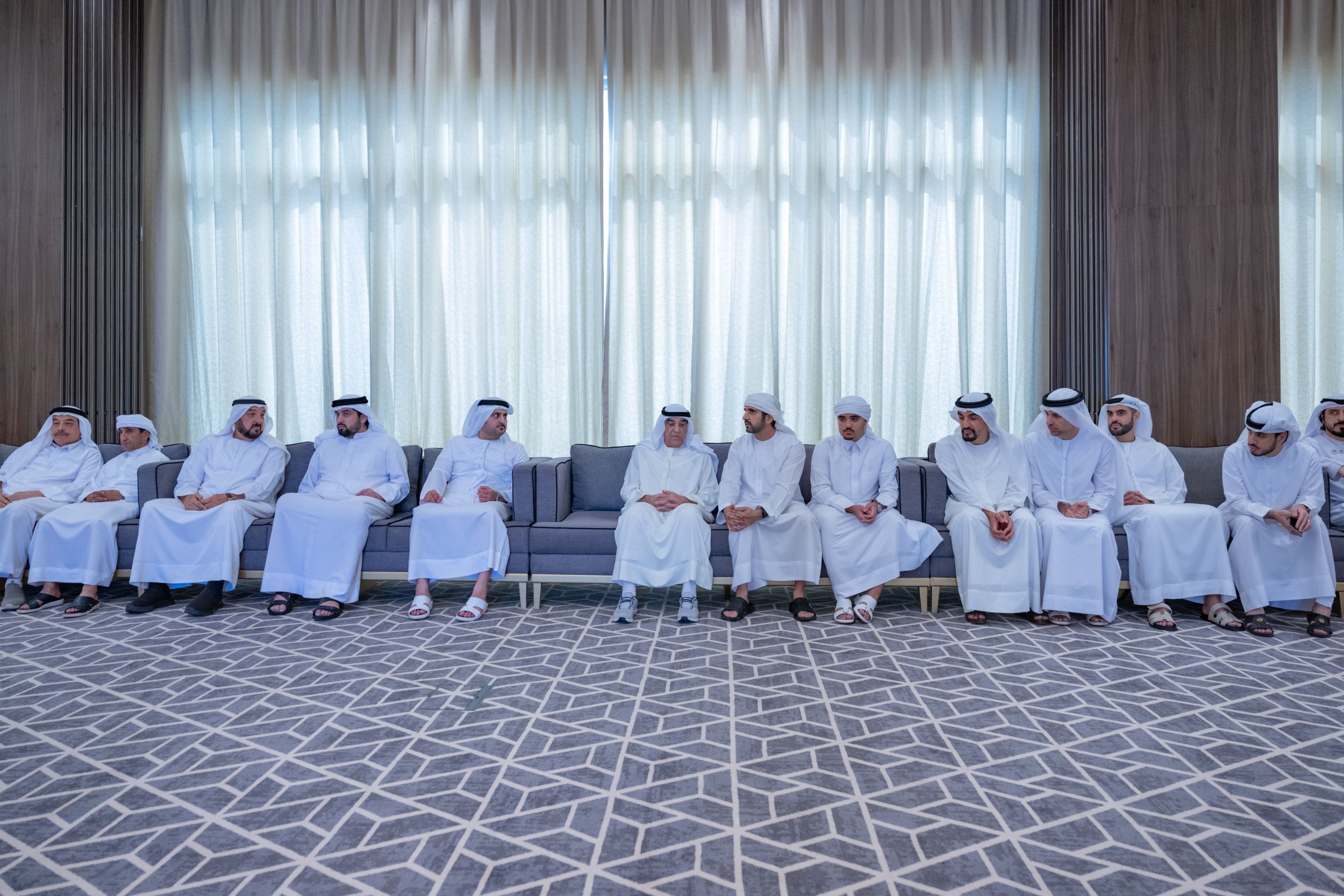 الامارات | حمدان بن محمد يعزي في وفاة زوجة علي رضا الهاشمي