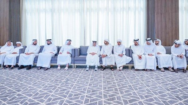 حمدان بن محمد يقدم واجب العزاء في وفاة زوجة علي رضا الهاشمي