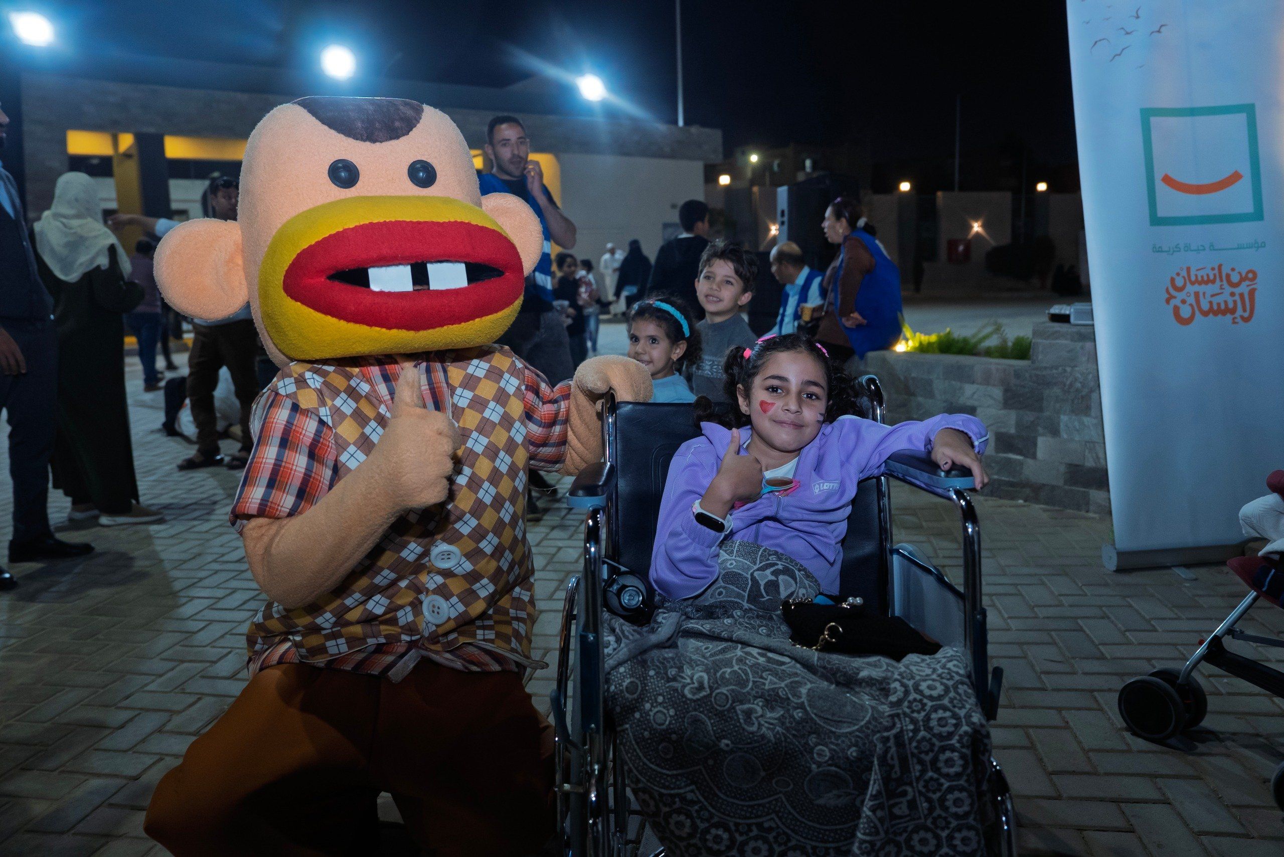 حياة كريمة تنظم قوافل السعادة لدعم الأسر الفلسطينية بالتعاون مع الجهات الشريكة.. فيديو