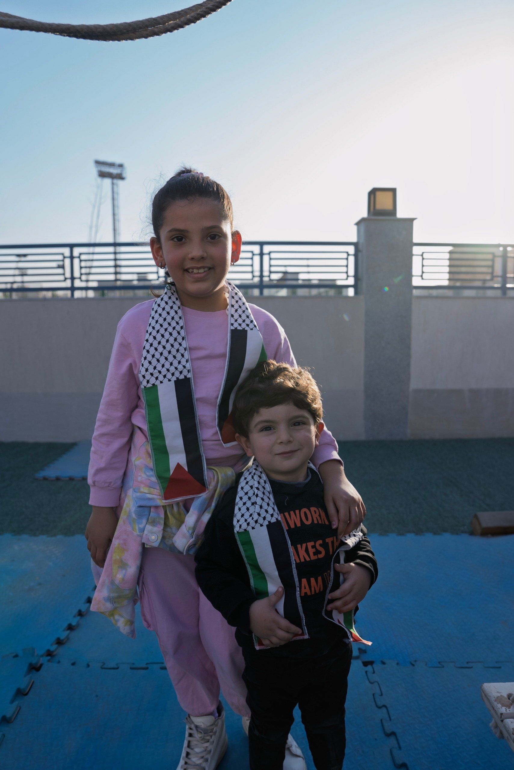 حياة كريمة تنظم قوافل السعادة لدعم الأسر الفلسطينية بالتعاون مع الجهات الشريكة.. فيديو