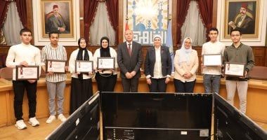 محافظ القاهرة يكرم الفازين بمسابقة أوائل الطلبة