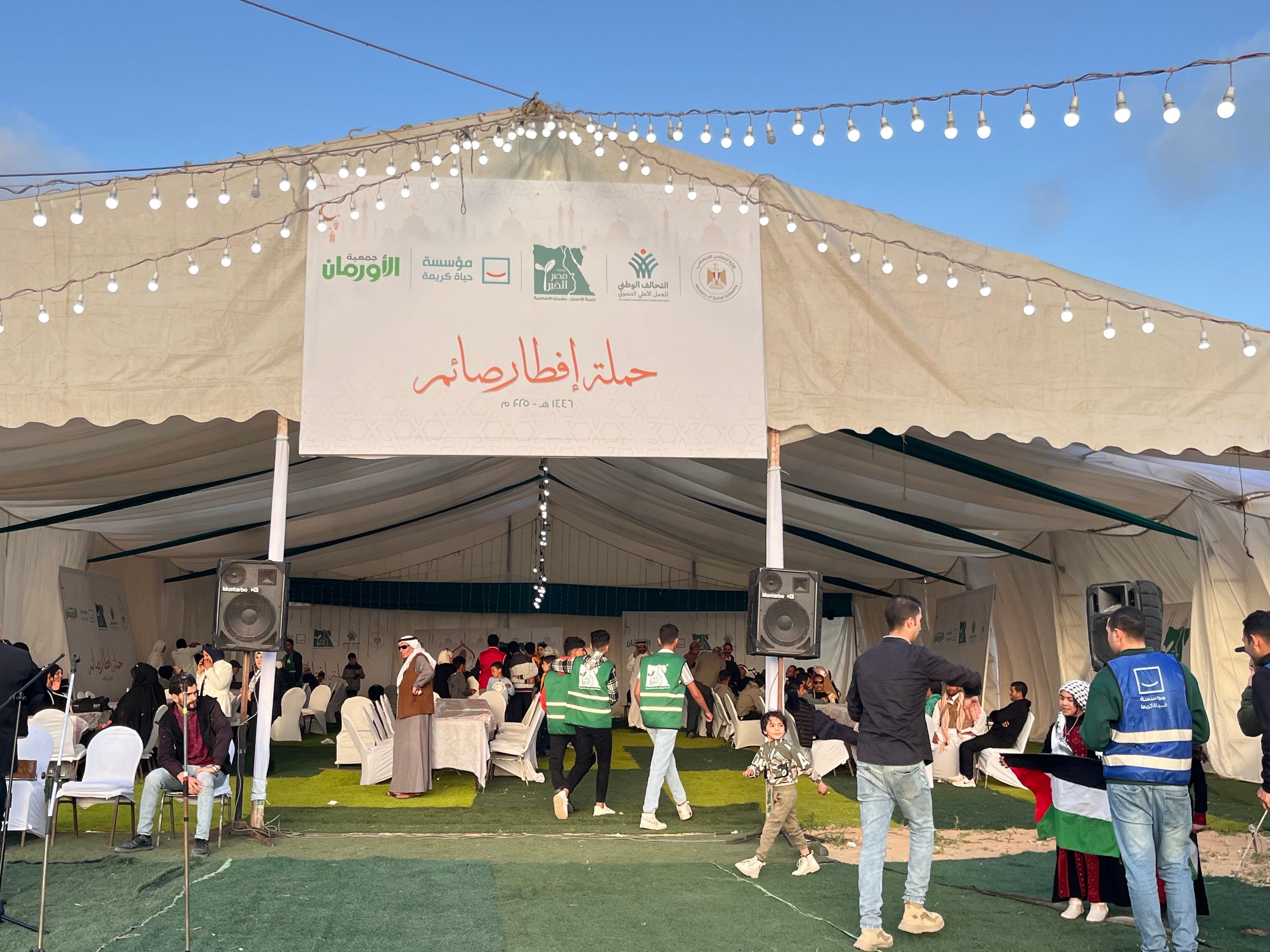 التحالف الوطنى يستعد لإفطار أسر فلسطينية وسائقى الشاحنات على معبر رفح.. فيديو