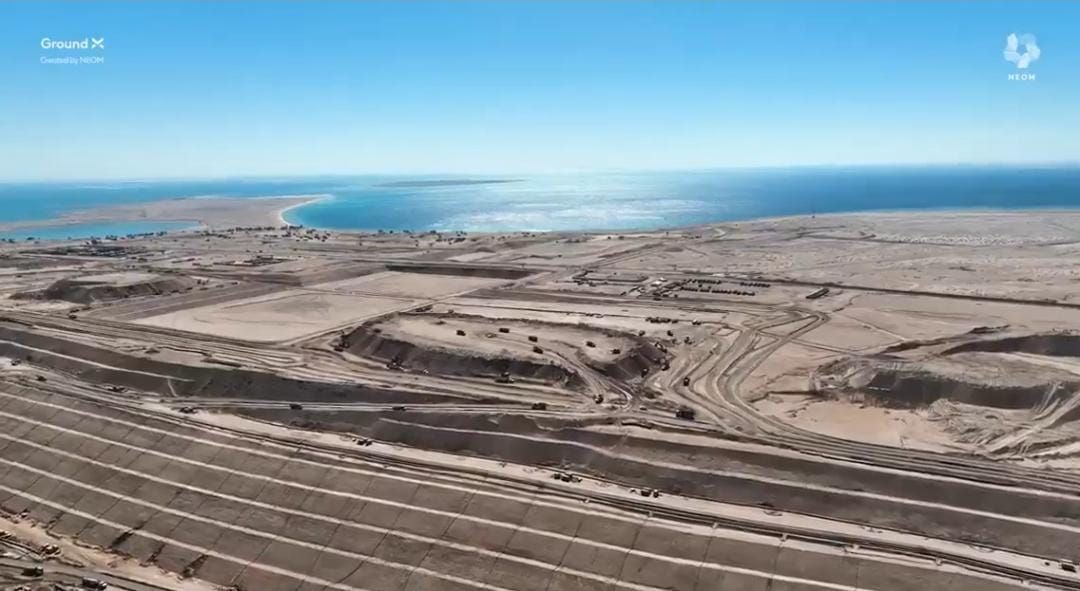 لقطات جوية ترصد تقدم أعمال الحفر وبناء الأساسات في ذا لاين .. فيديو