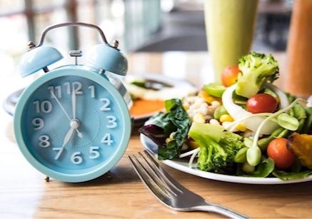 ﻫﻞ ﺗﻨﺎﻭﻝ ﺍﻟﻤﺸﻤﺸﻴﺔ ﺻﺒﺎﺣﺎ ﻟﻪ ﻓﻮﺍﺋﺪ ﺇﺿﺎﻓﻴﺔ ﻟﻠﻌﻴﻦ؟