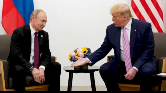 ماذا نعرف عن محادثات ترامب وبوتين المتوقعة غدا؟
