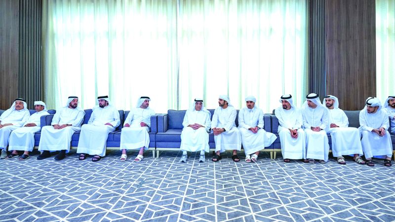 الامارات | حمدان بن محمد يقدم واجب العزاء في وفاة زوجة علي رضا الهاشمي