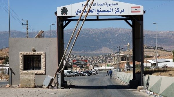اشتباكات بين الجيش السوري ومسلحين على الحدود مع لبنان