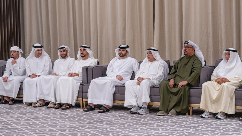 الامارات | منصور بن محمد يُعزي في وفاة زوجة علي رضا الهاشمي