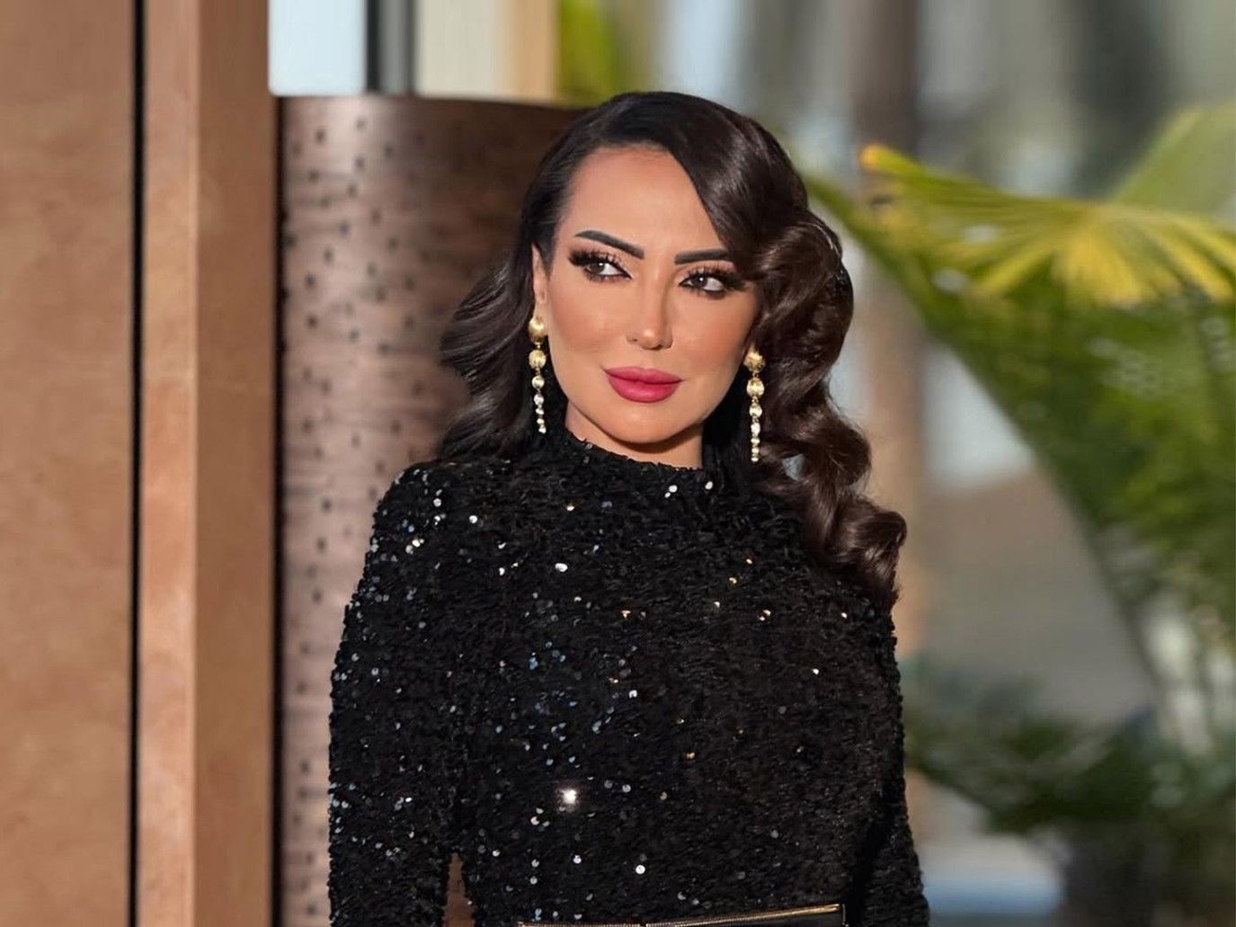 صيحات جمالية من وحي أمل عرفة في يوم ميلادها.. مكياج عصري وتسريحات أنيقة