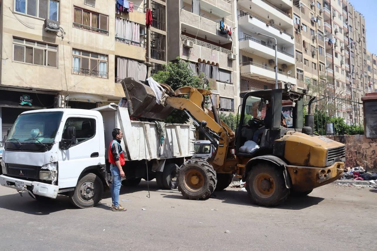هيئة النظافة والتجميل بالجيزة تشن حملات نظافة موسعة فى حى بولاق الدكرور