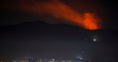 مقتل 3 سوريين وإصابة آخرين جراء القصف الإسرائيلي على درعا