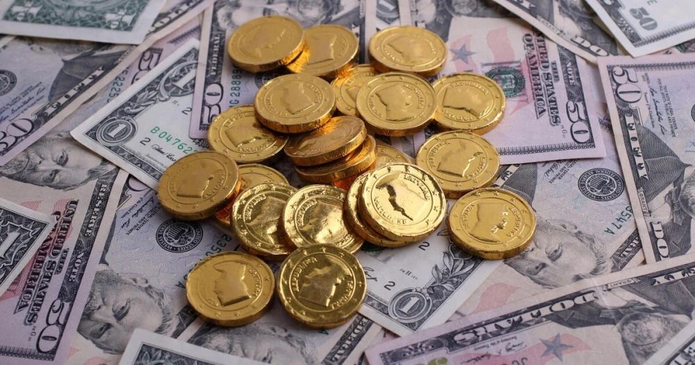 مع تراجع الدولار.. ارتفاع أسعار الذهب إلى مستوى قياسي جديد