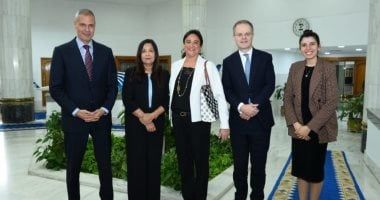 رئيس القابضة لمصر للطيران يلتقى وفدا من السفارة البريطانية لبحث التعاون