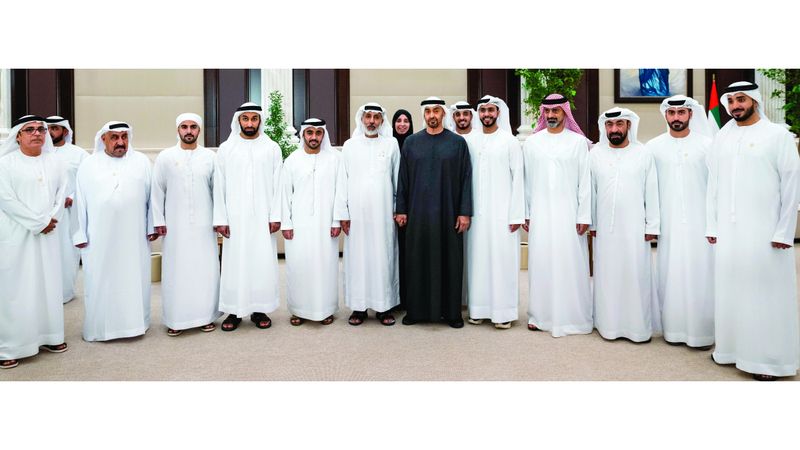 الامارات | رئيس الدولة يستقبل عسكريين إماراتيين فائزين بمسابقة القرآن في السعودية