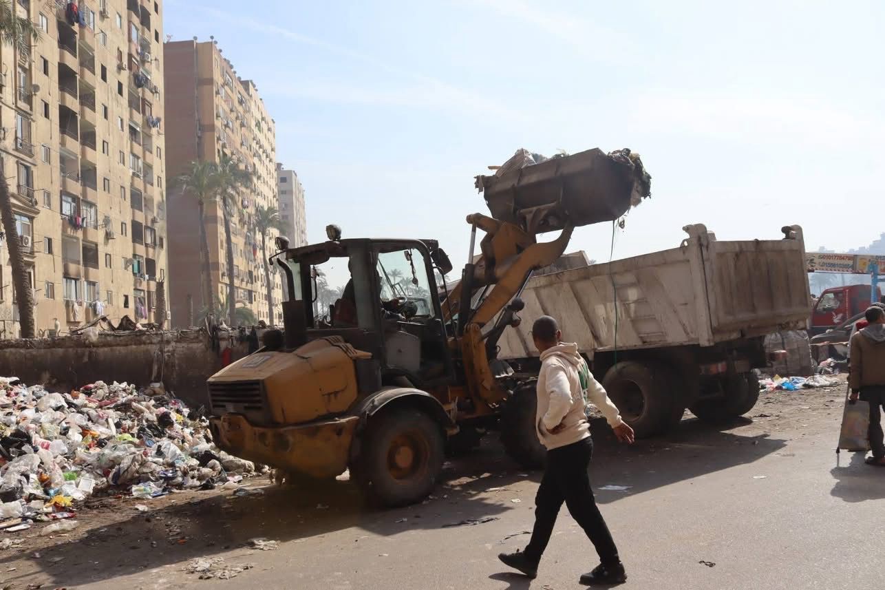 هيئة النظافة والتجميل بالجيزة تشن حملات نظافة موسعة فى حى بولاق الدكرور