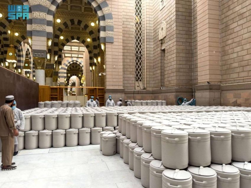 السعودية | 300 طن من ماء زمزم لقاصدي المسجد النبوي يوميًا في شهر رمضان