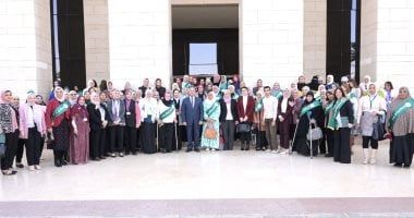 نائب رئيس الوزراء يكرّم 52 سيدة من العاملات فى وزارتى الصناعة والنقل