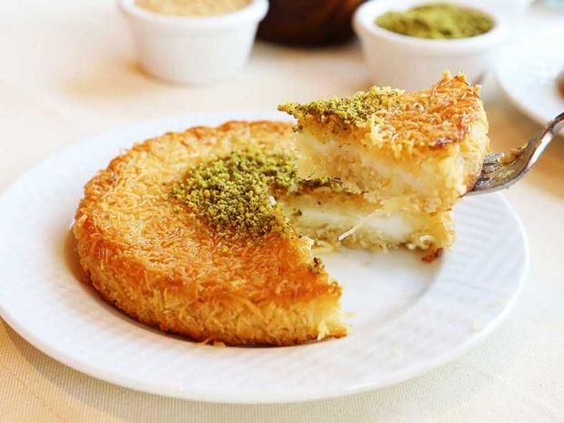 الحلويات الرمضانية.. كيف يؤثر تناول الكنافة والقطايف على الجسم؟