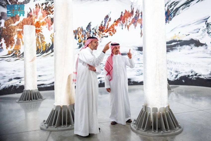 السعودية | وزير السياحة يزور بينالي الفنون الإسلامية 2025