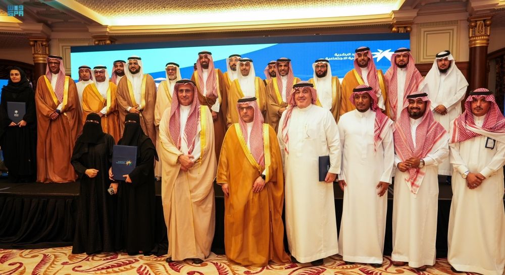 مكة المكرمة.. وزير الموارد البشرية يسلم وحدات سكنية للأيتام