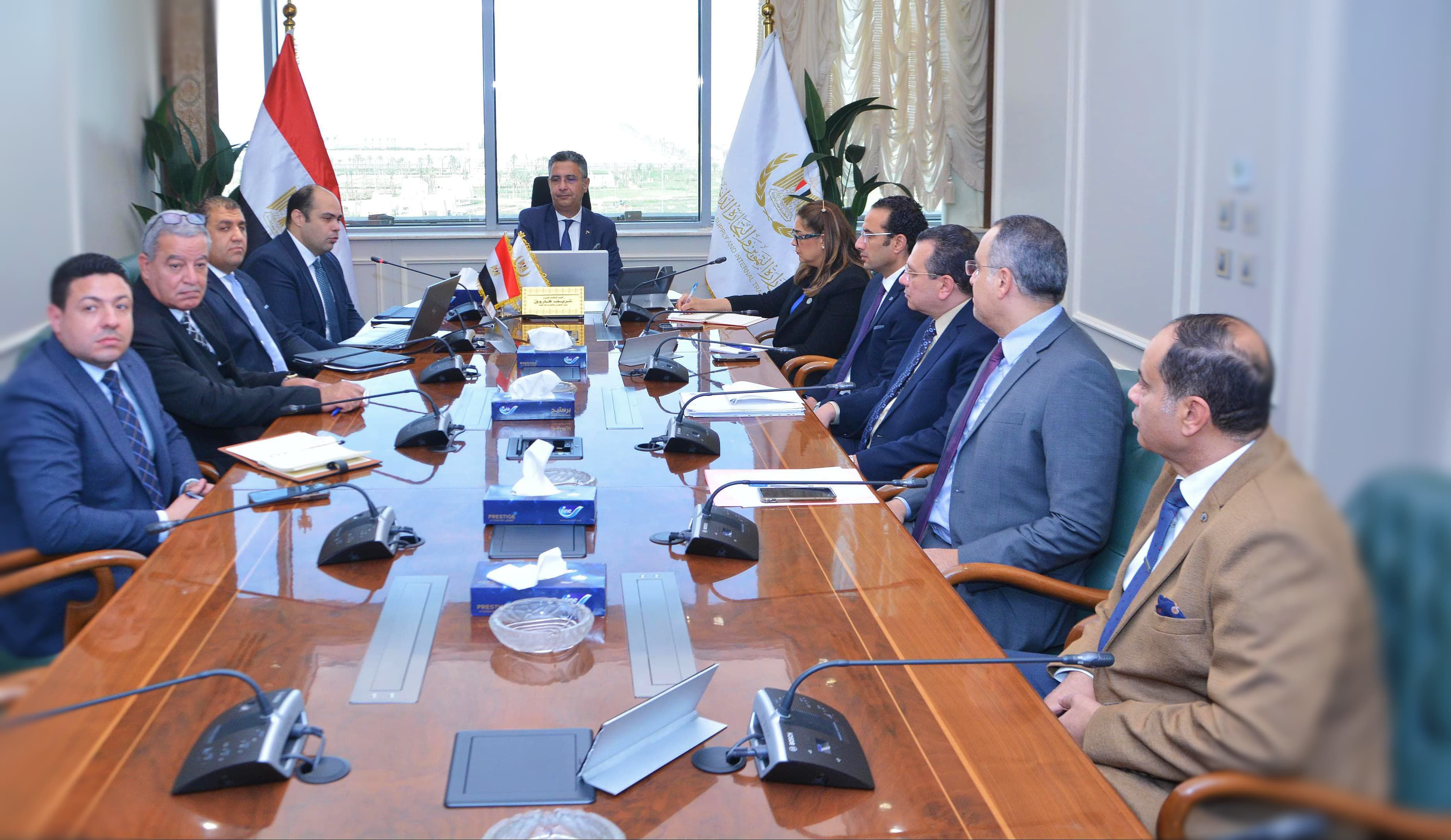 وزير التموين يبحث تعزيز الرقابة على الأسواق ومنع الممارسات الاحتكارية