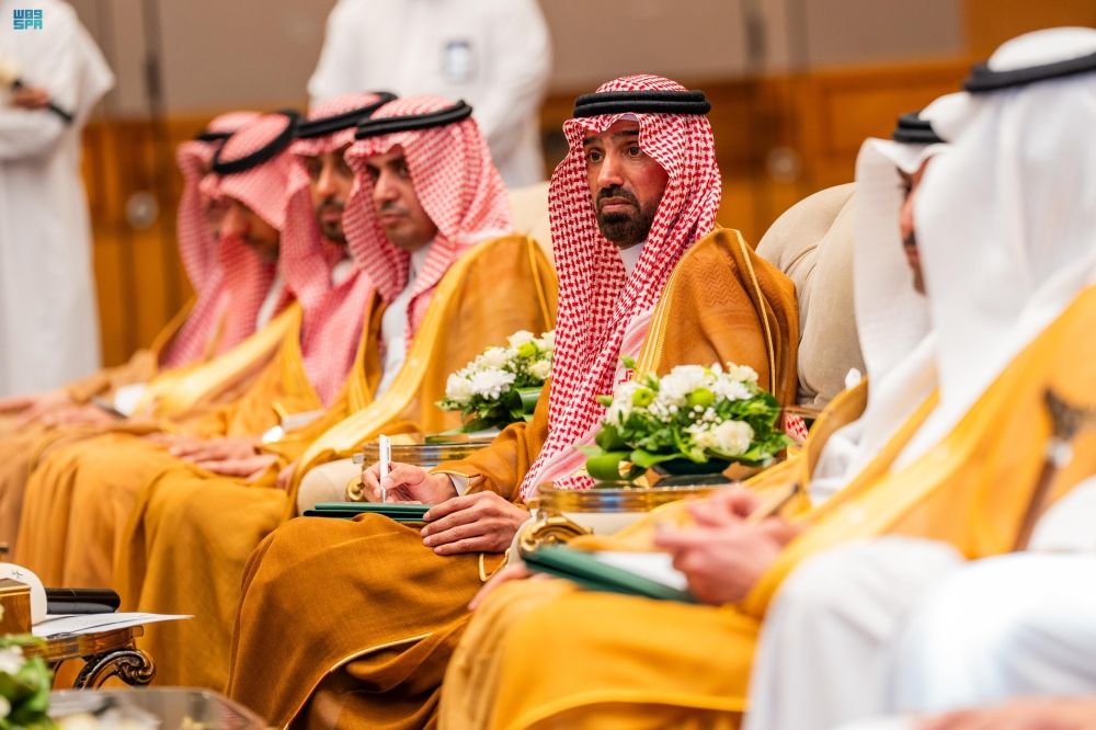 مكة المكرمة.. وزير الموارد البشرية يسلم وحدات سكنية للأيتام