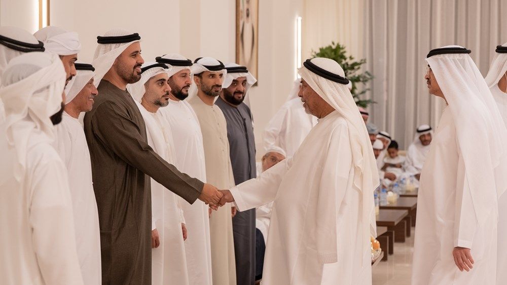 ذياب بن محمد بن زايد يُقدِّم واجب العزاء في وفاة ريم عمر النهدي