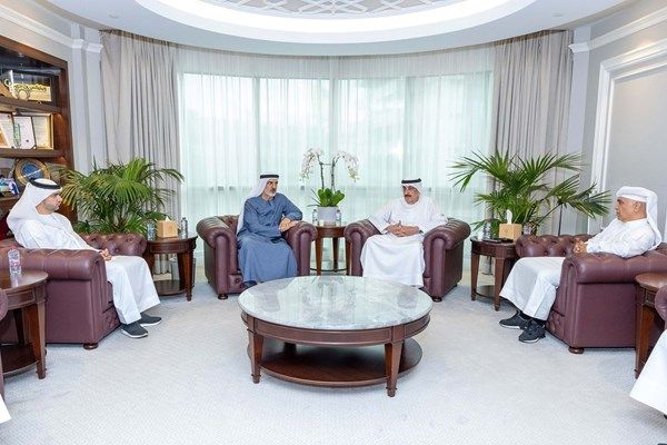 "اينوك" و"طرق دبي" توقعان اتفاقية لتشغيل الحافلات بالهيدروجين الأخضر