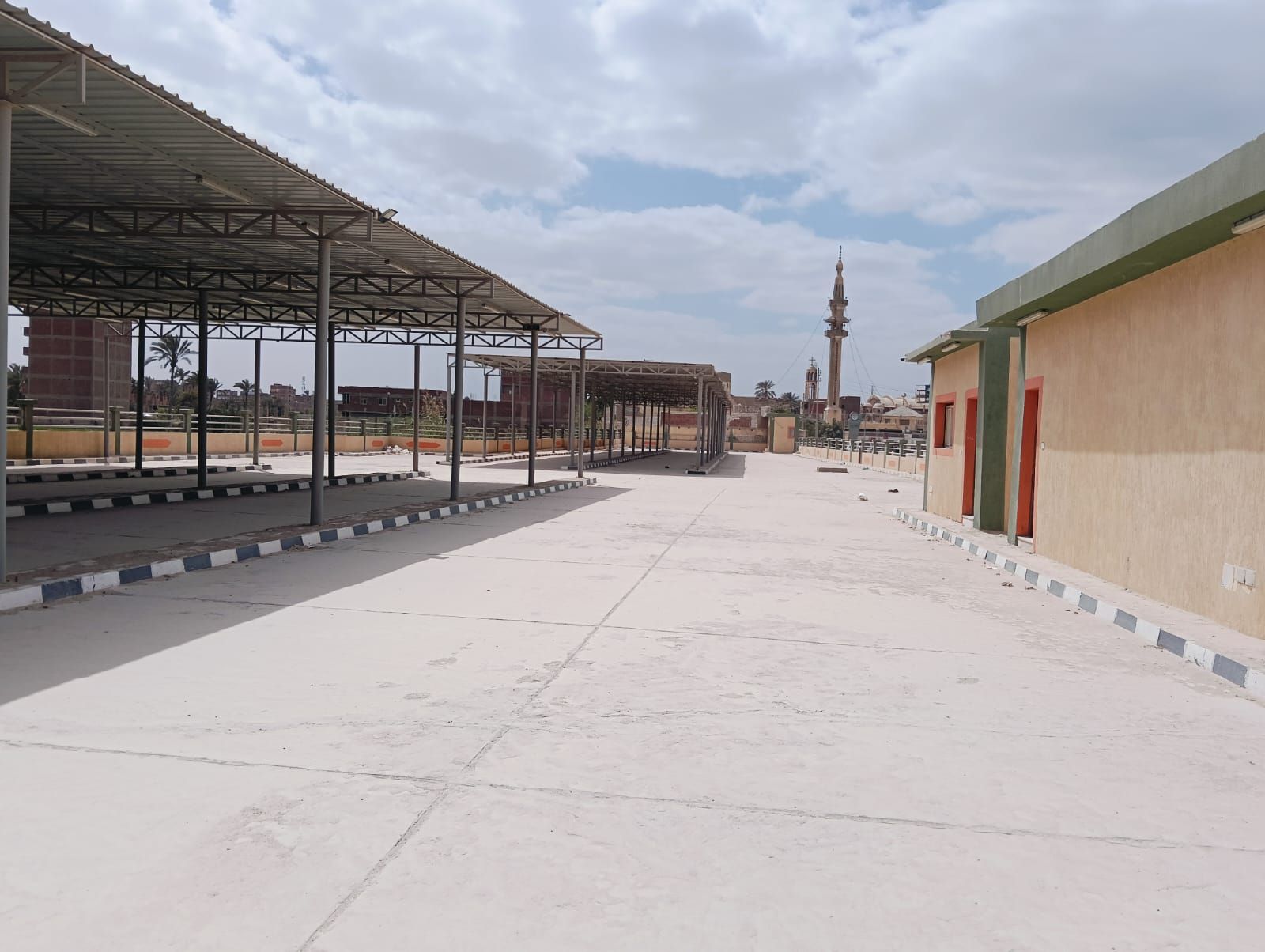 نائب محافظ الجيزة يتفقد مشروع موقف السرفيس الجديد بالصف تمهيدا لتشغيله