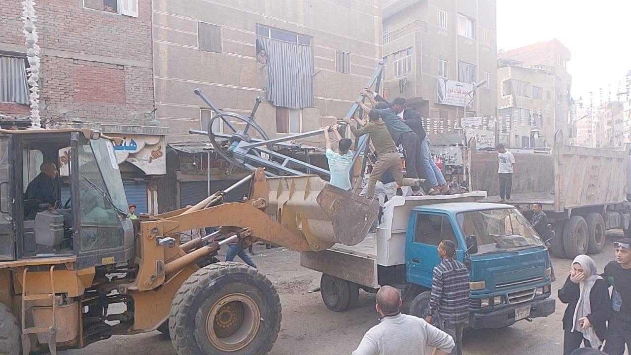 محافظة الجيزة تزيل منطقة ملاهى مقامة بالمخالفة منذ سنوات فى بولاق الدكرور