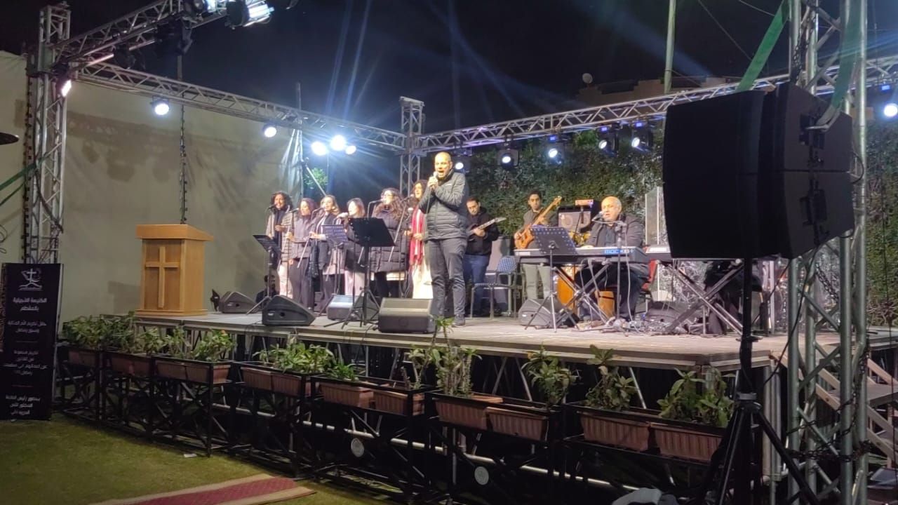 الكنيسة الإنجيلية بالمقطم تبدأ حفل تكريم الأمهات المثاليات .. صور