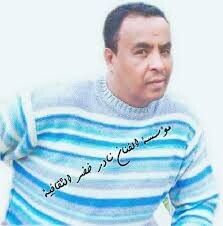 شاهد بالفيديو.. أحد مواطني شرق السودان يبكي بحرقة ويدخل في حالة هستيرية بعد سماعه أحد أبناء عمومته يردد أغنية الفنان الراحل نادر خضر ومتابعون: (أدروب ولوف وحنين ورقيق)