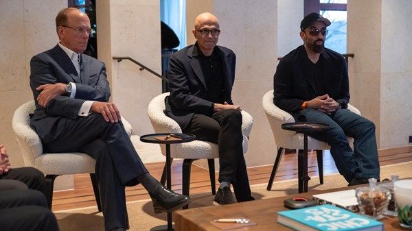 طحنون بن زايد: نعمل على تطوير الذكاء الاصطناعي بشكل مسؤول